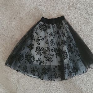 Beautiful puffy skirt; size S w/elastic waist.